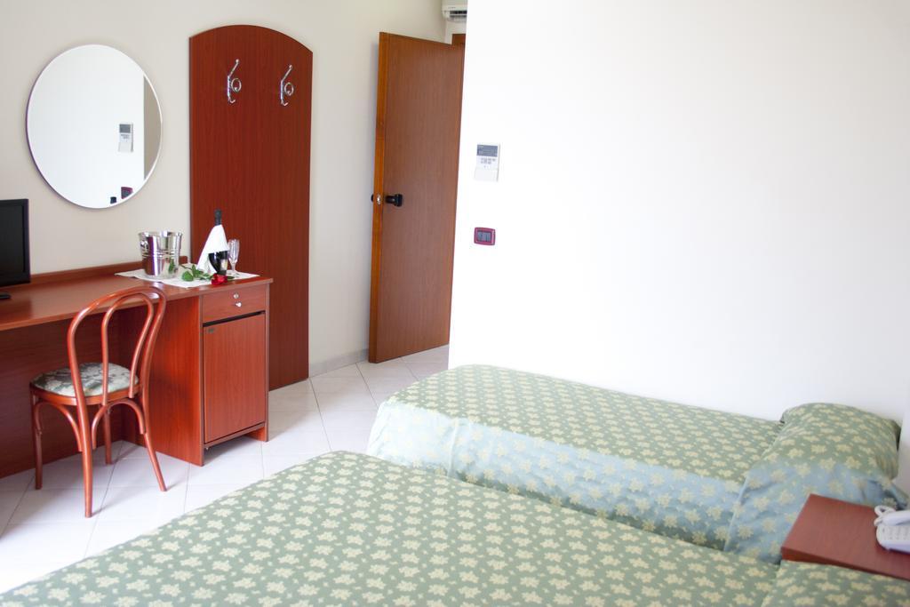 Hotel Felix Scalea Room photo